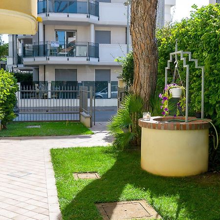 Residenza Raggio Apartment Riccione Exterior foto